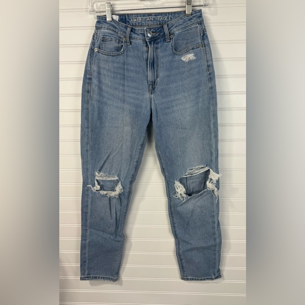 American Eagle women’s mom denim jeans. Size 0 Short